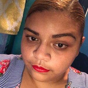 Meet your Posher, Yajaira